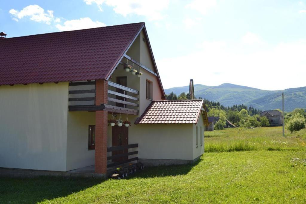 Sadyba Sunny House Pilipets Екстериор снимка