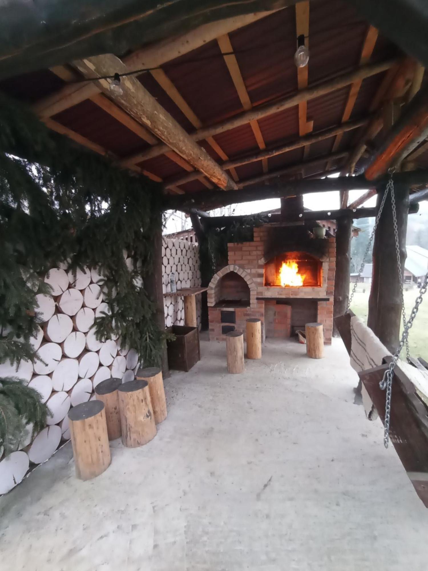 Sadyba Sunny House Pilipets Екстериор снимка